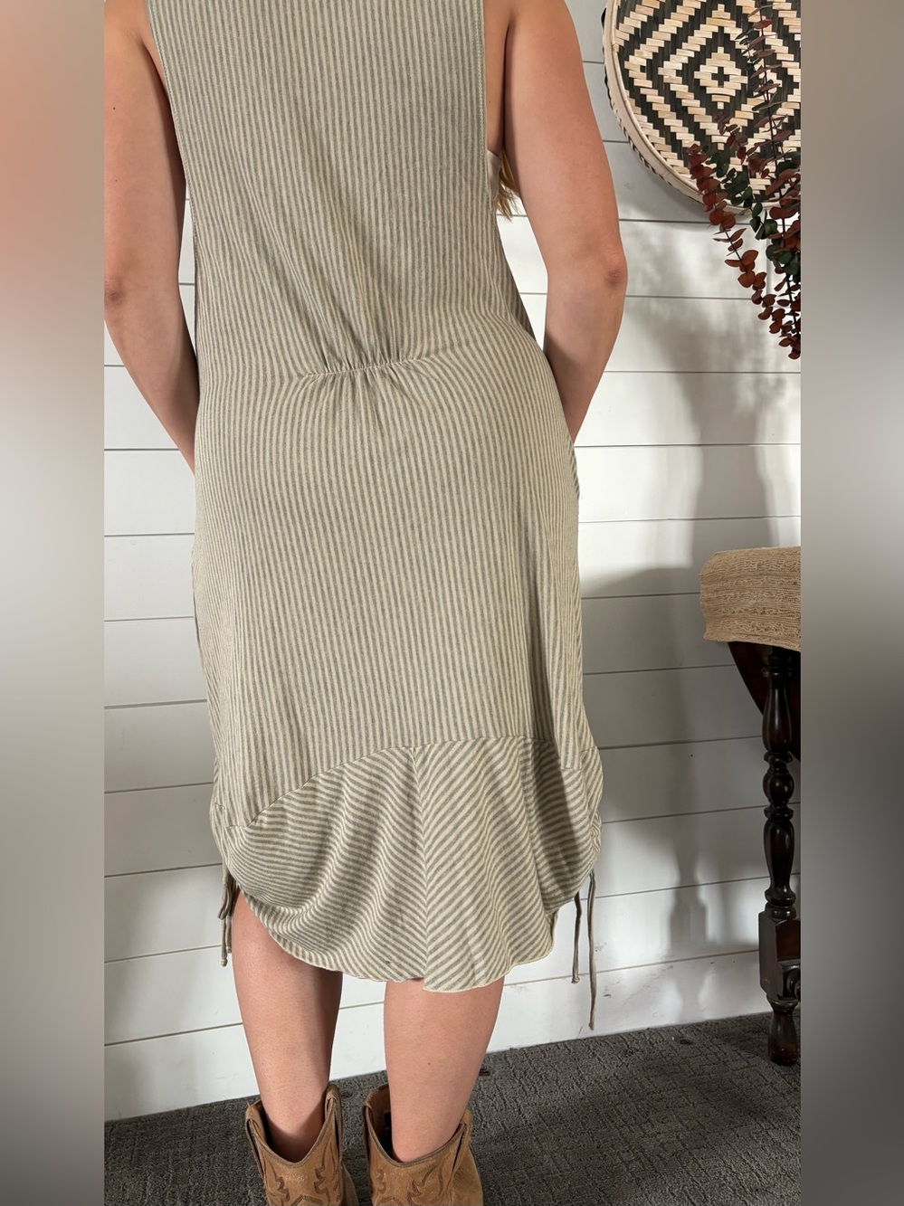 Fenini Sleeveless Tan & Gray Striped Midi Dress w Gathered Hemline & Pockets (M) - Picture 5 of 9